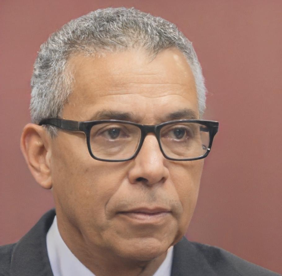 Dr. Carlos Mendoza, Director de Análisis Cuantitativo